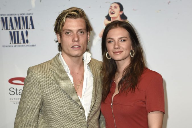 Wow: Tony Junior heeft een string van ex Maan boven zijn bed hangen