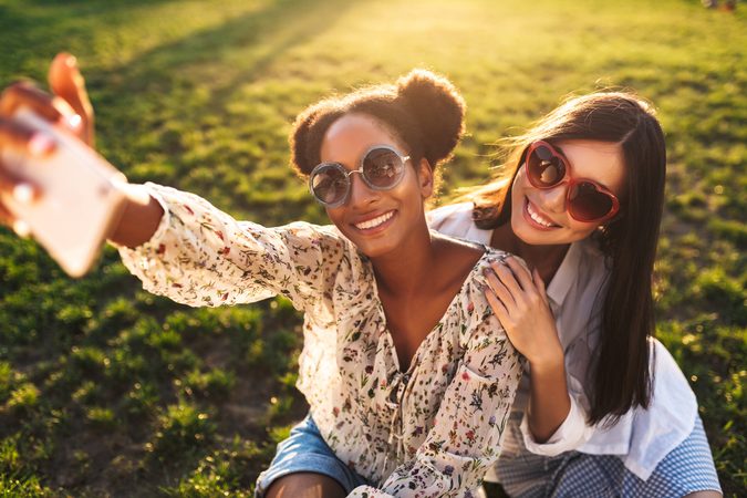Instagram vs reality: deze influencers delen op TikTok hoe heftig hun foto&rsquo;s zijn bewerkt