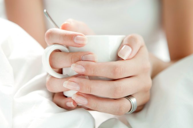 De echte reden waarom je witte vlekjes op je nagels hebt
