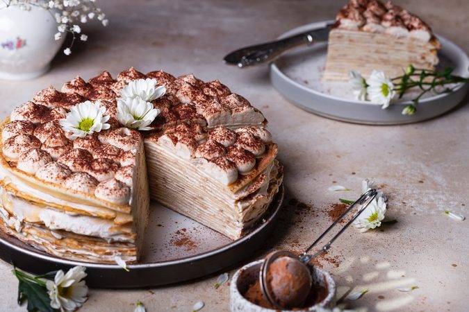 Zo lekker: d&iacute;t is hoe je zelf een Tiramisu Cr&ecirc;pes taart maakt