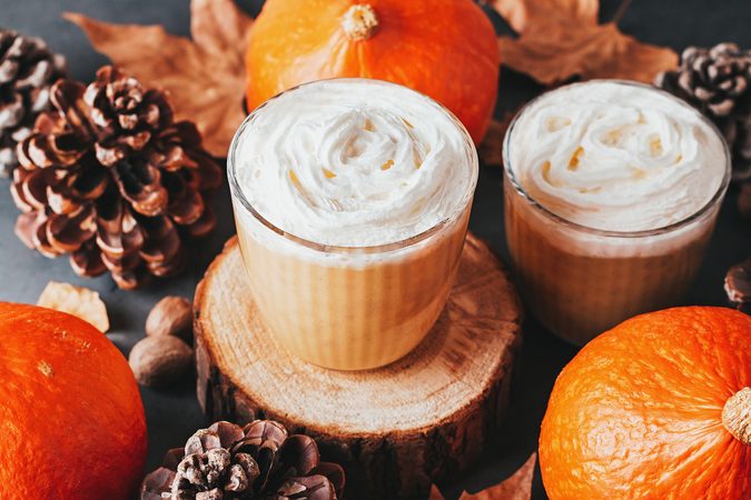 Yum: zo maak je thuis een vegan pumpkin spice latte