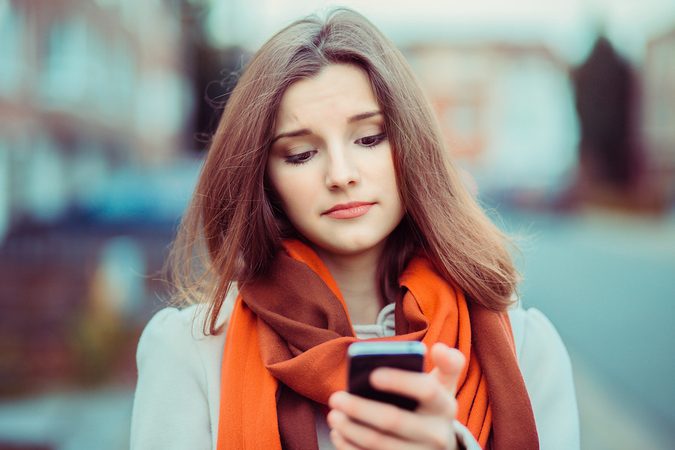 7 herkenbare irritaties tijdens het appen met een jongen