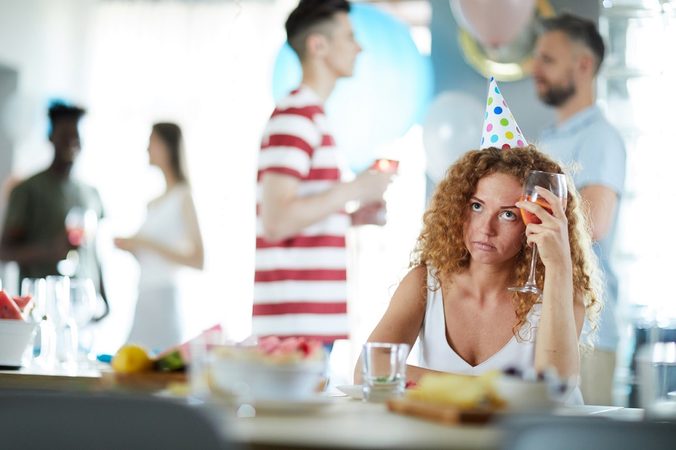 Dit zijn de 10 onbeleefdste dingen die je als feestgast kan doen