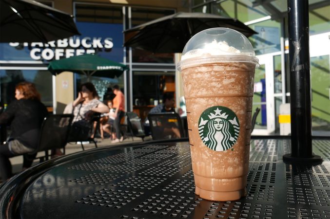 Met deze TikTok-hack maak je zelf een Starbucks Frapp&eacute;