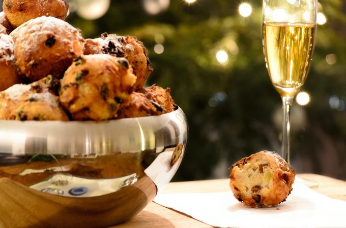 Z&oacute;veel oliebollen moet jij eten om 1 kilo aan te komen (spoiler: je kunt genoeg oliebollen eten dit jaar)