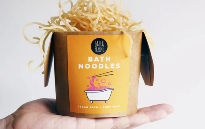 Vergeet de bruisbal: vanaf nu helpen deze (vegan) Bath Noodles jou ontspannen