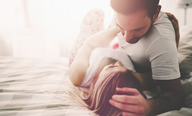 5 harde feiten over zijn erectie in de ochtend