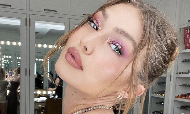 Wow! De make-up artist van Gigi Hadid deelt d&eacute; hack voor vollere lippen