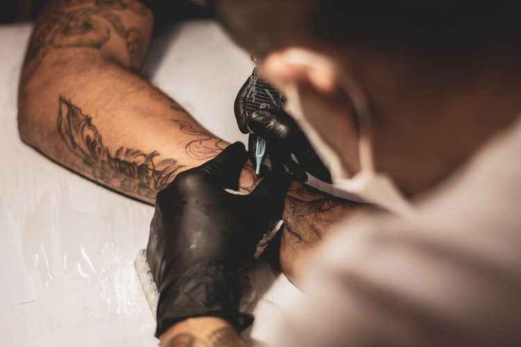 VIDEO: dit zijn de heftigste tattoos uit de serie Just The Tattoo Of Us USA
