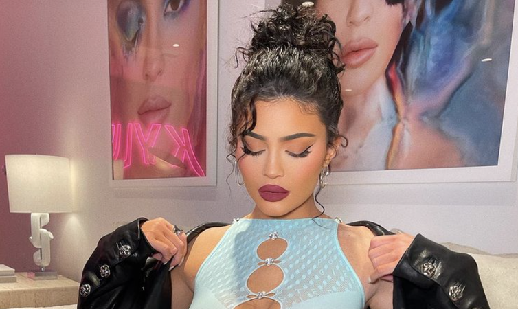 Yehes: met deze truc van Kim K&rsquo;s kapper maak jij zo een messy bun