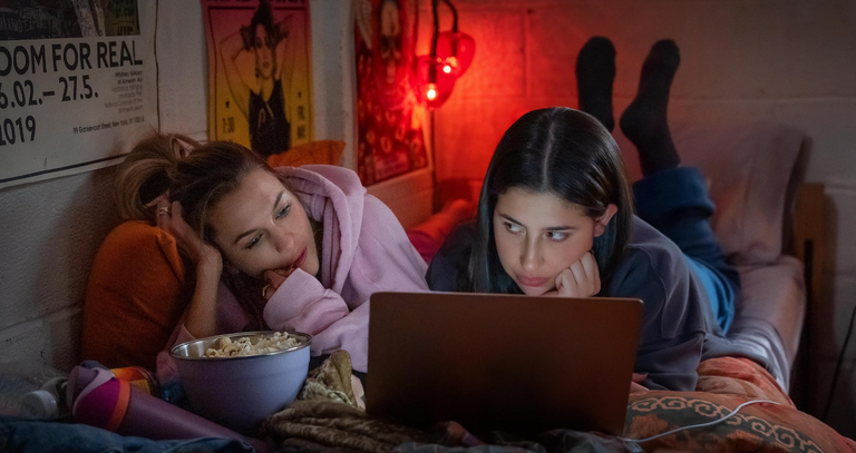 Déze nieuwe Netflix-hit voelt beangstigend herkenbaar voor iedereen met huisgenoten