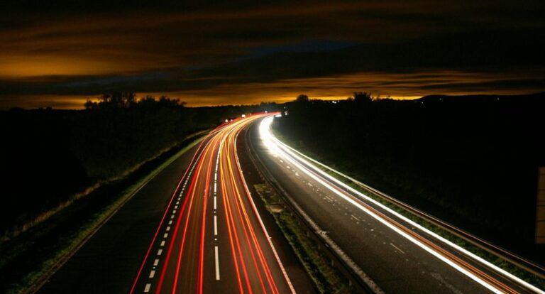 Foto van de snelweg.