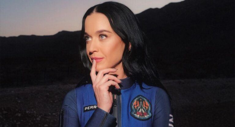 Katy Perry in haar ruimtepak.