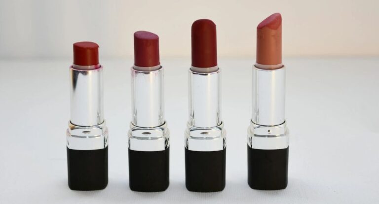 4 verschillende lippenstift vormen op een rijtje.