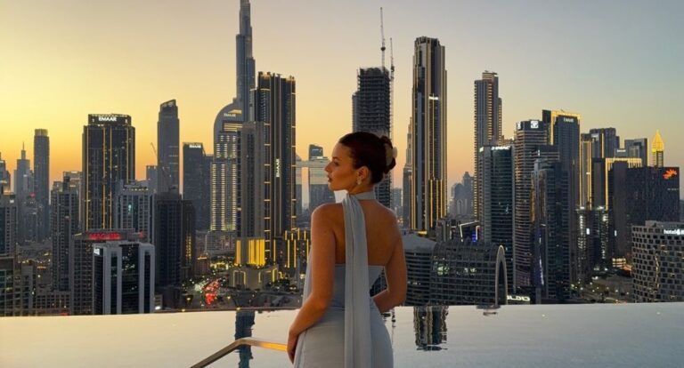 Een vrouw in Dubai.