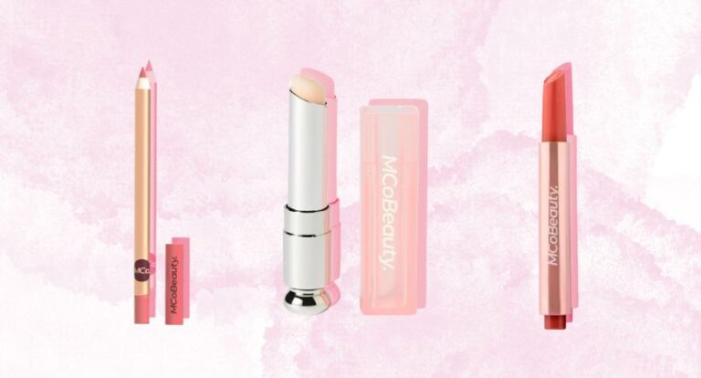 Drie lipproducten op een roze achtergrond.