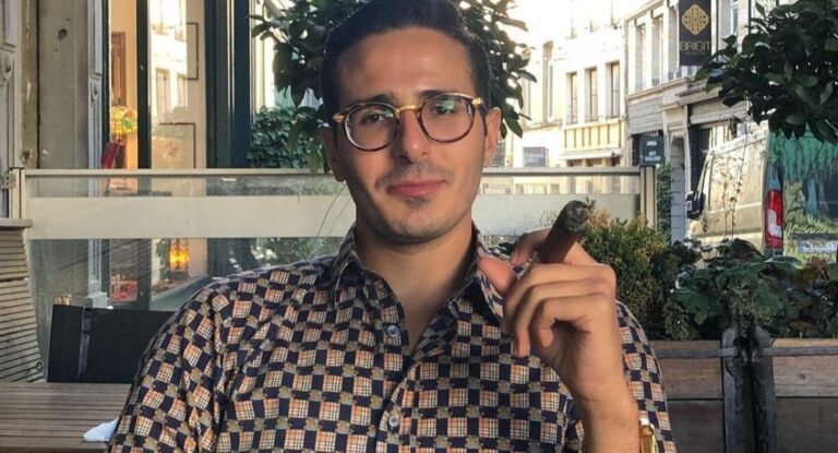 Je kan nu een gepersonaliseerde videoboodschap van de Tinder Swindler krijgen