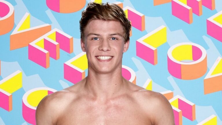 Love Island-Dani&euml;l zijn eerste tattoo is een feit