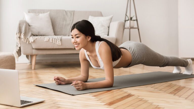 26 quotes om je motivatie terug te vinden om thuis te sporten