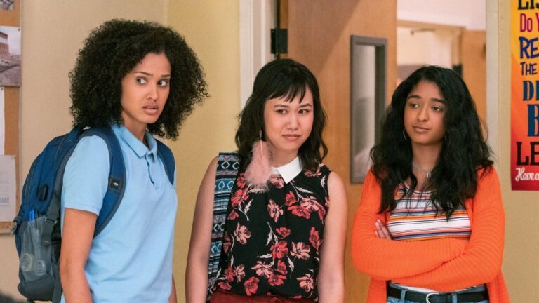 Devi, Fabiola en Eleanor van Never Have I Ever.