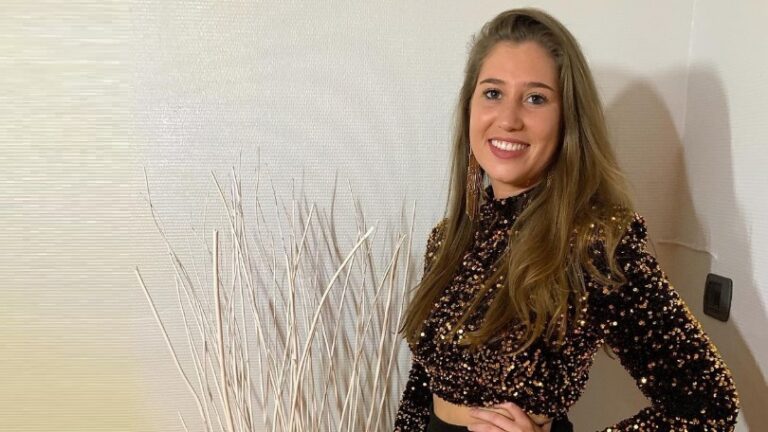 Wow: Delphine van Temptation Island deelt before en after van haar afvalproces