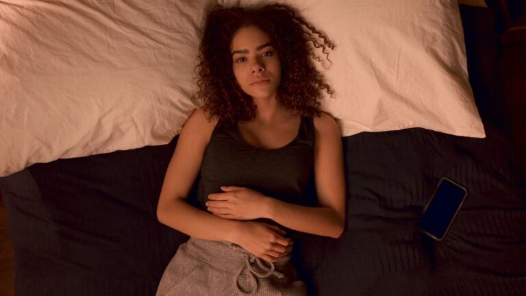 ginny ligt op bed