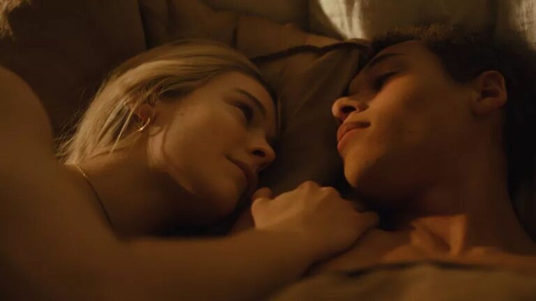 twee mensen die samen in bed liggen