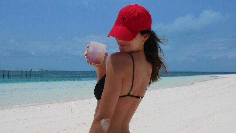 Kendall Jenner op het strand.