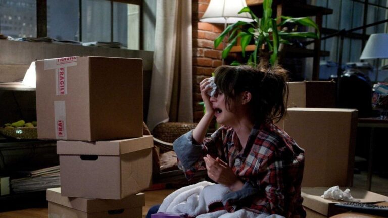 Jess uit New Girl is aan het huilen.