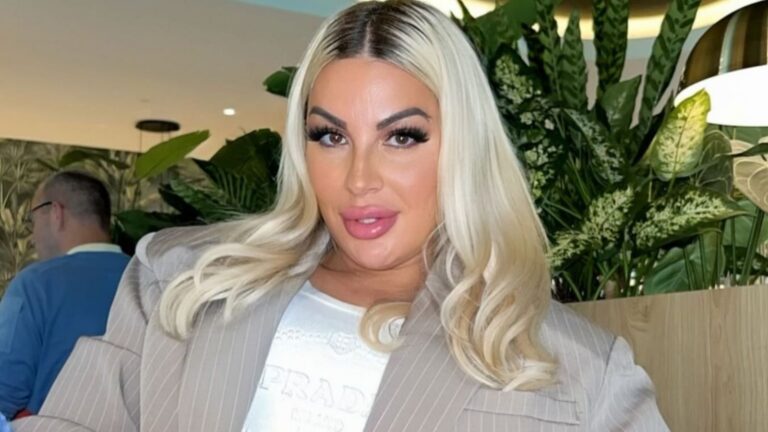 Morena Rebolledo poseert voor een foto