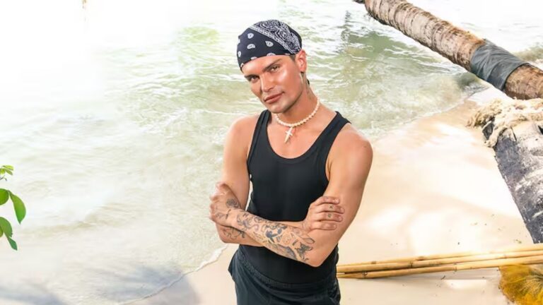 Koen van Dijk kijkt stoer. Hij doet mee aan het programma: Expeditie Robinson.