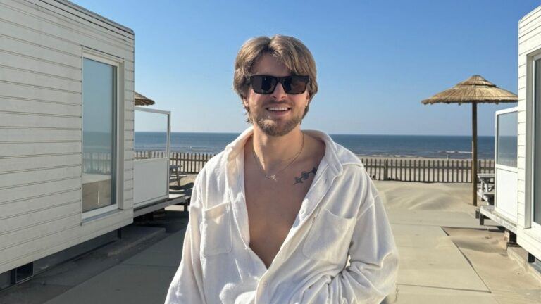 Rijk Hofman poseert voor een foto.