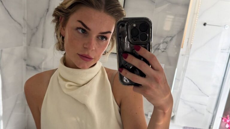 Spiegelselfie van zangeres Davina Michelle.