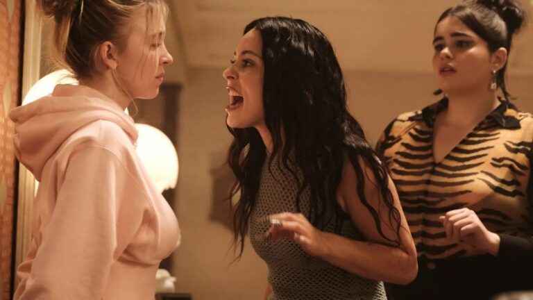 Maddy schreeuwt tegen Cassie in Euphoria.