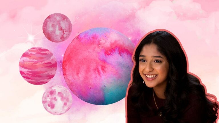 Devi Vishwakumar van Never Have I Ever met een roze achtergrond.