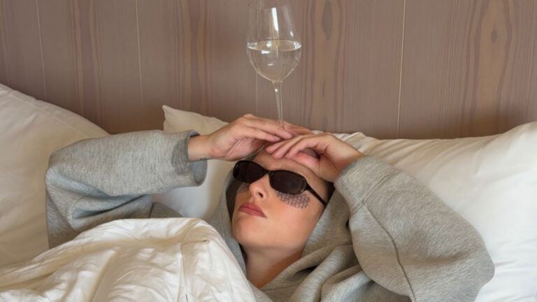 Meisje brak in bed.