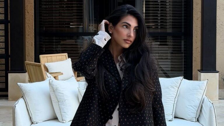 Anna Nooshin.