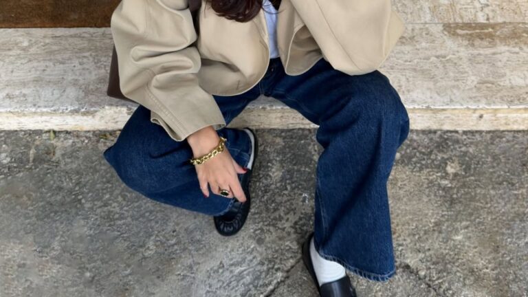 Outfit gestyled met mocassins.