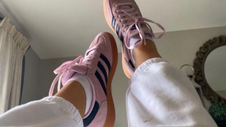 Roze Adidas VL Court 3.0.