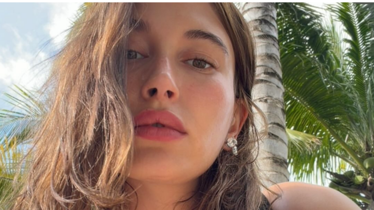 Hailey Bieber.