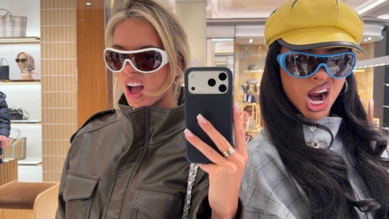 Selfie van twee meiden.