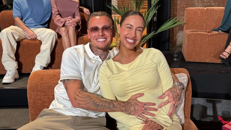 Naomi en Jay tijdens Temptation Island-re&uuml;nie.