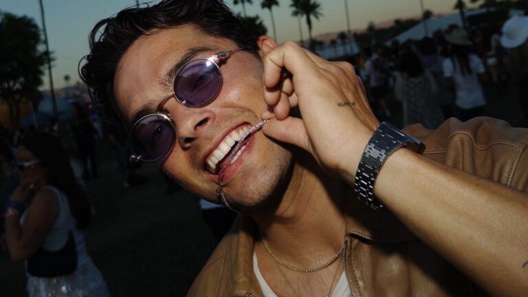 Selfie van Thijs Boermans op Coachella met Magnum.