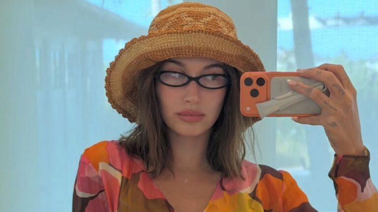 Selfie van Hailey Bieber.