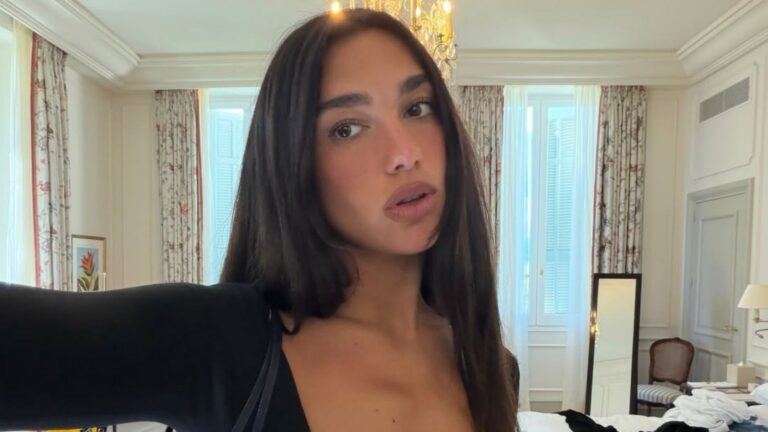 Selfie van zangeres Dua Lipa.