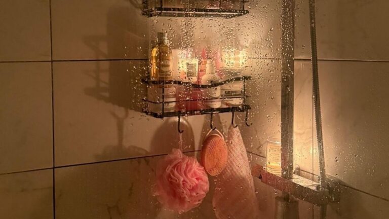 Douche met producten.