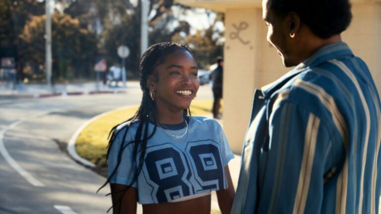 Still uit Forever, te zien op Netflix.