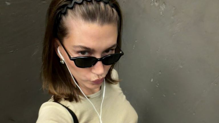 Hailey Bieber.