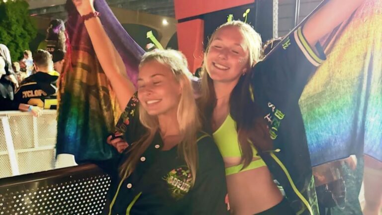 Twee meiden met een sprout.