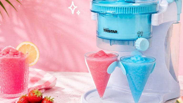 Slushy maker Action.